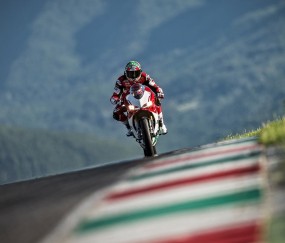 开云下载-德里赫特爆发！新西兰终结塞维利亚，改写足球地理的惊天一夜