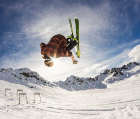 开云APP-欧冠淘汰赛焦点战，曼联逆境重生，巅峰对决胜出拉齐奥