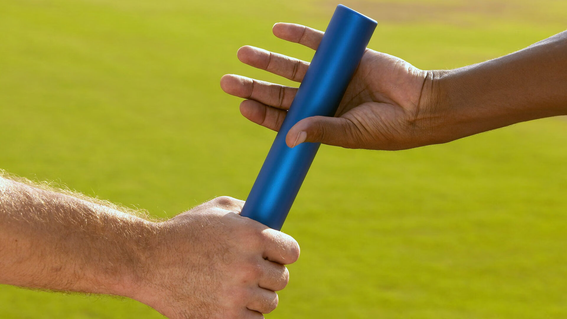 德甲争冠战之夜，厄德高成为胜负手，当挪威精灵在德国天空下起舞