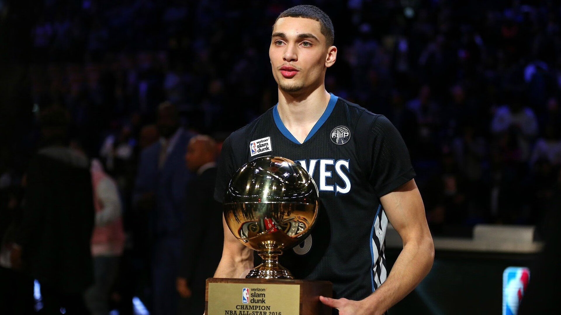 猛龙粉碎步行者，保罗在F1街道赛接管比赛，竞技场上的接管艺术