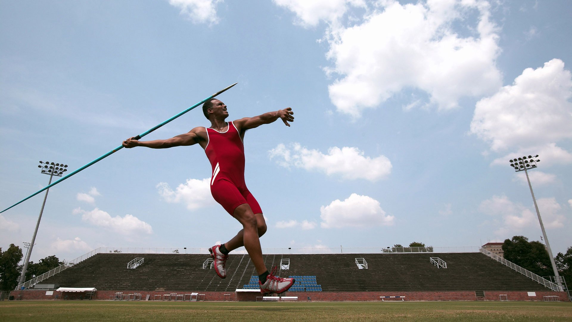 梅西缺席之夜，姆巴佩用阿根廷方式完成致命一击